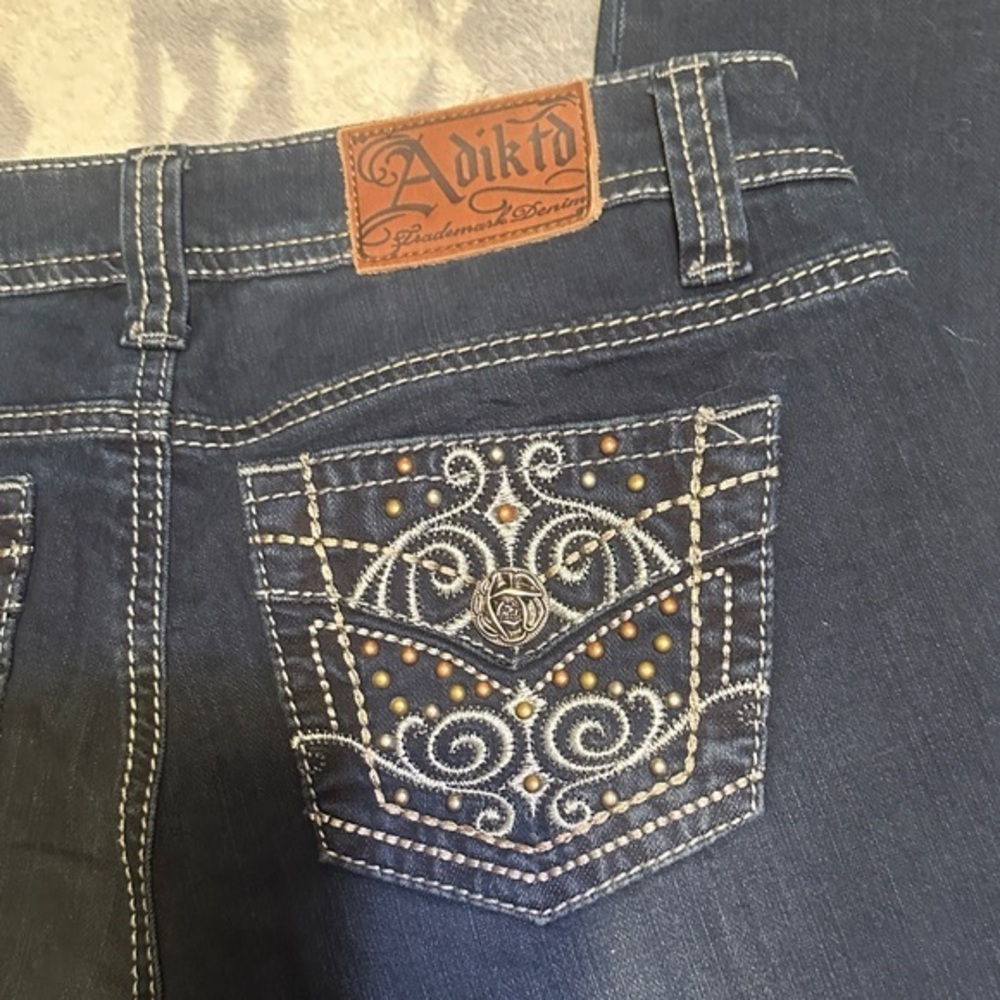 664. Adiktd Women's Embellished Blue Boot Cut Jeans size 29